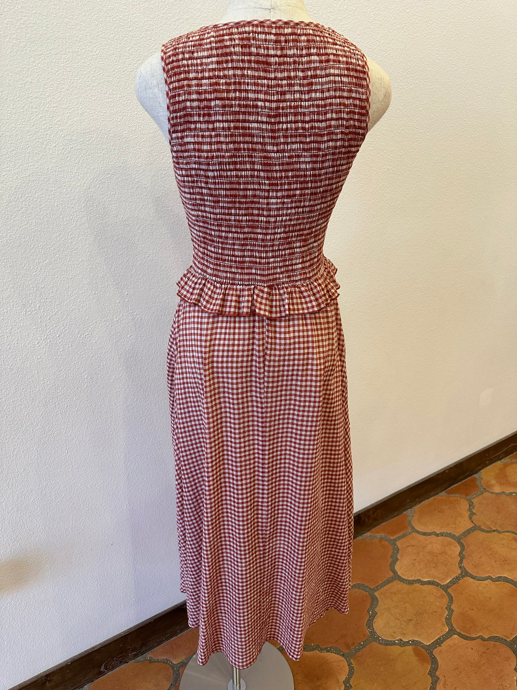 SLEEVELESS SMOCKING TOP DRESS--RED