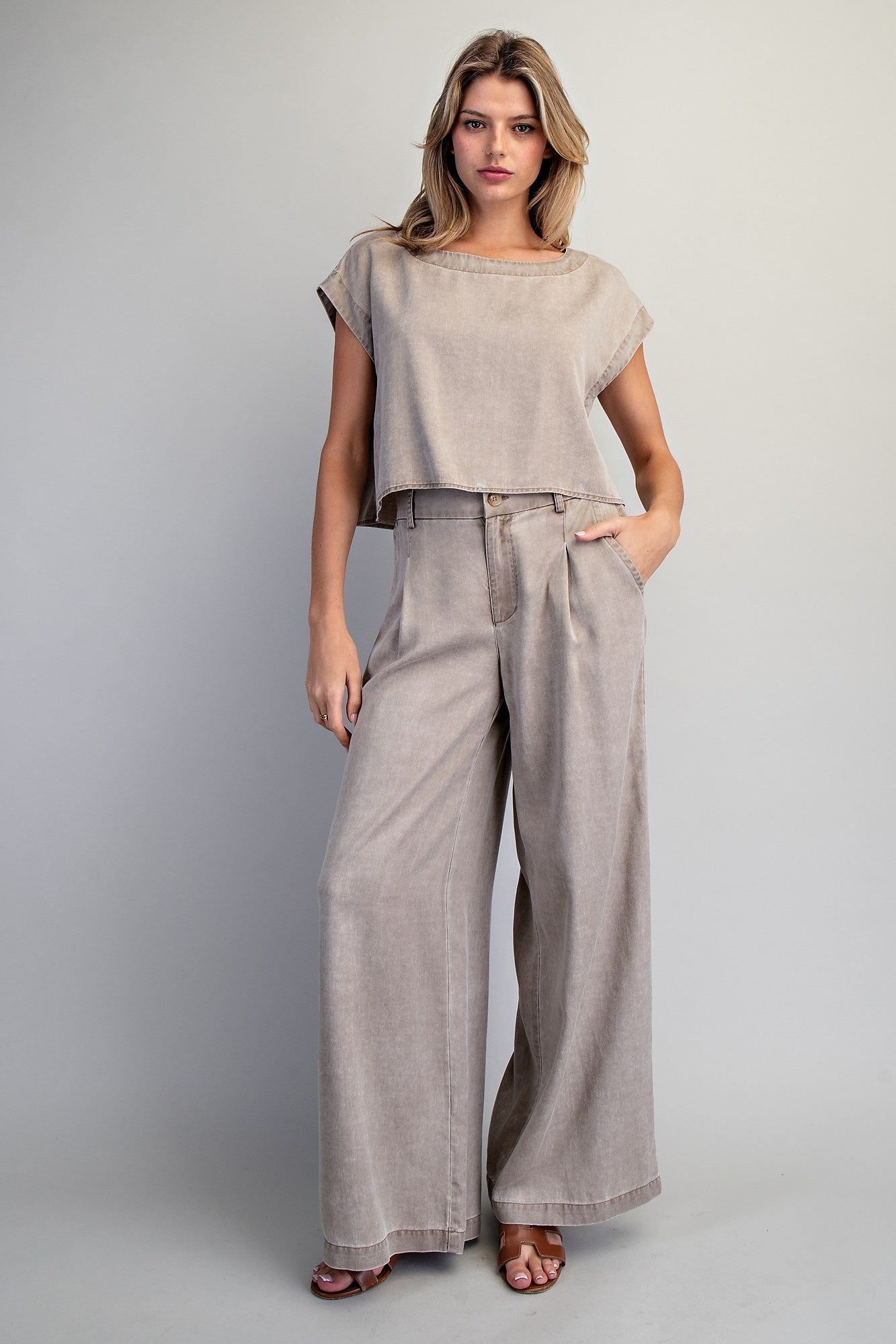 BUTTON BACK SHORT SLEEVE TOP--HAZELNUT