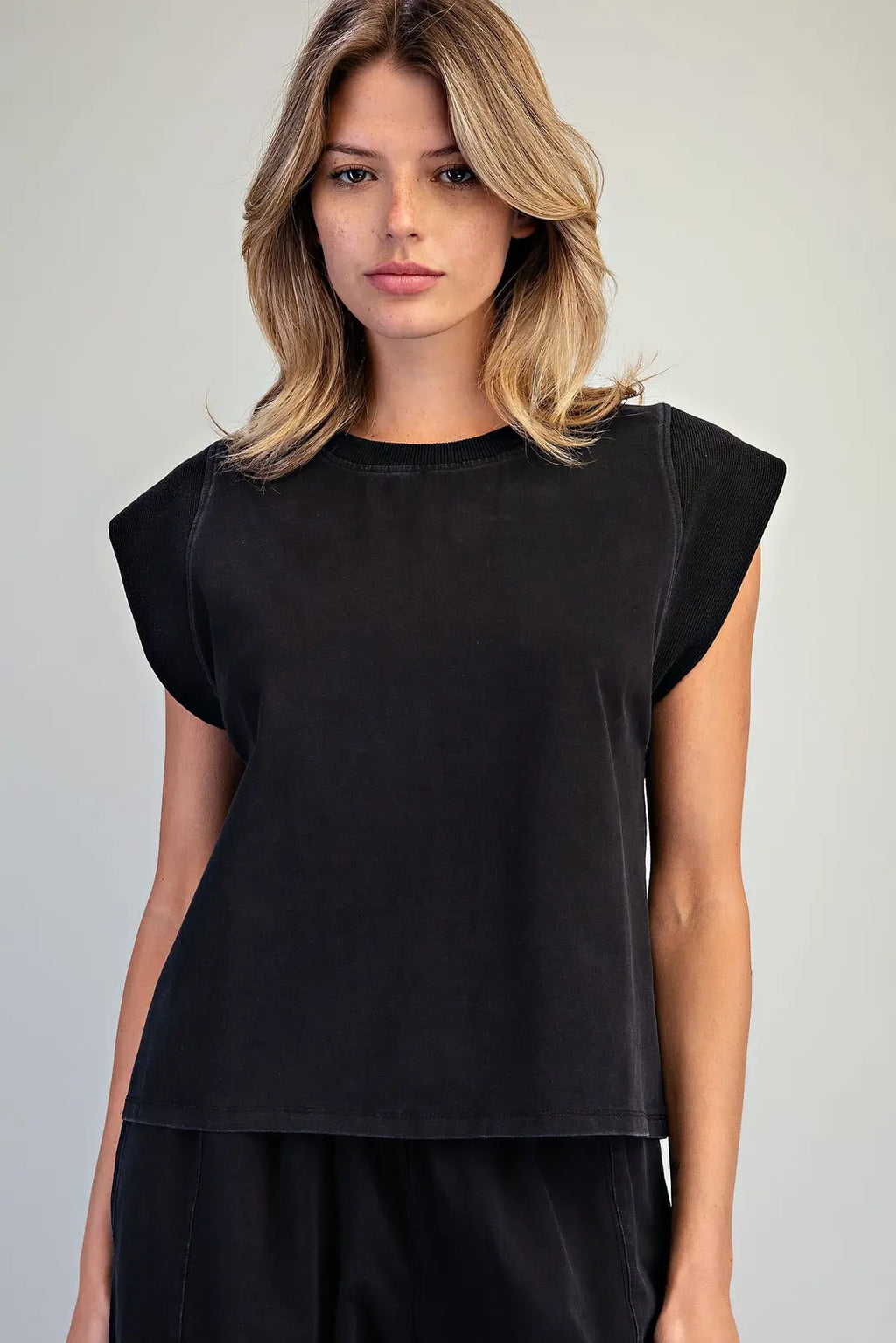 RIBBED TRIM CAP SLEEVE TOP--ASH BLACK