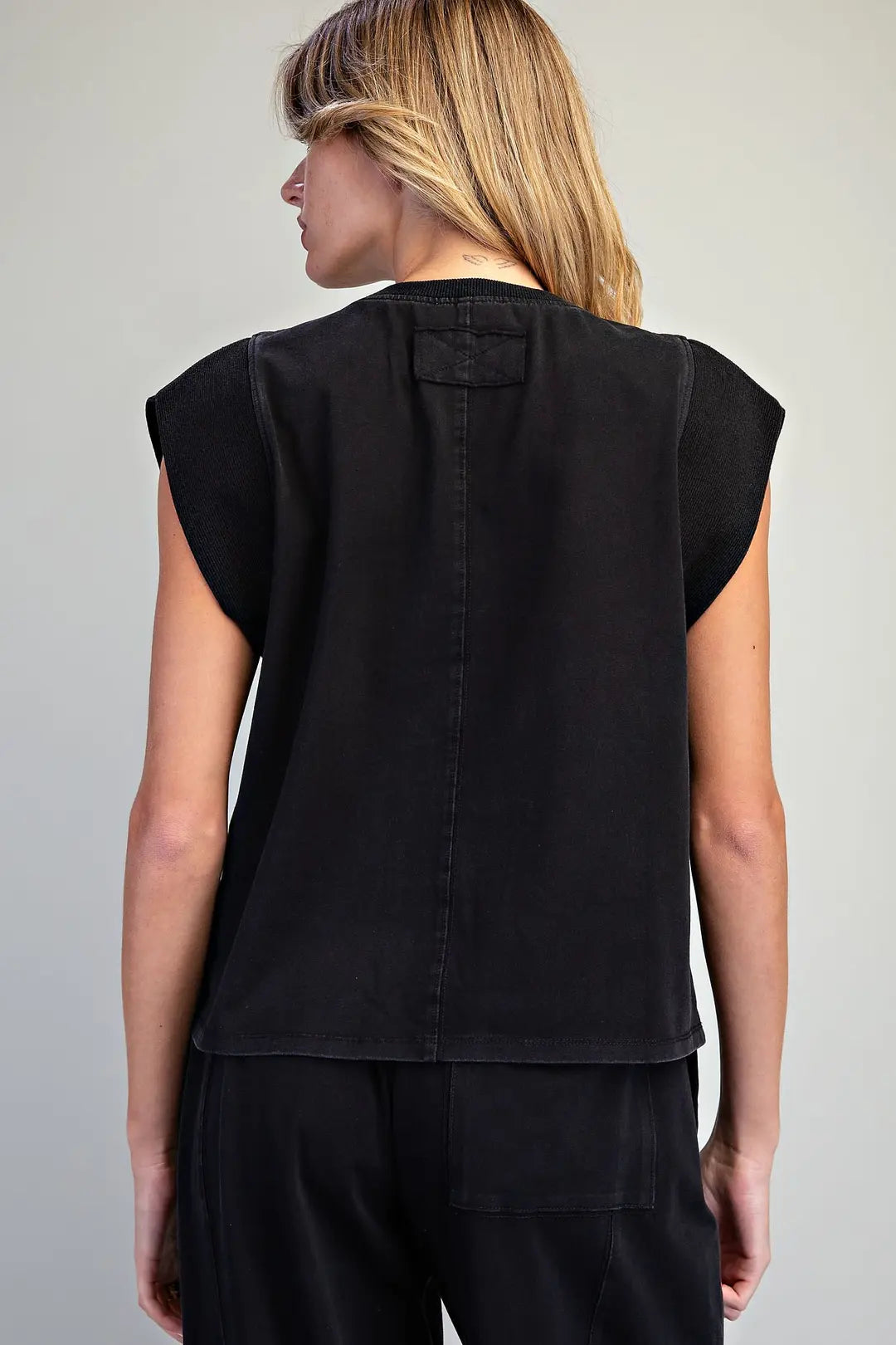 RIBBED TRIM CAP SLEEVE TOP--ASH BLACK
