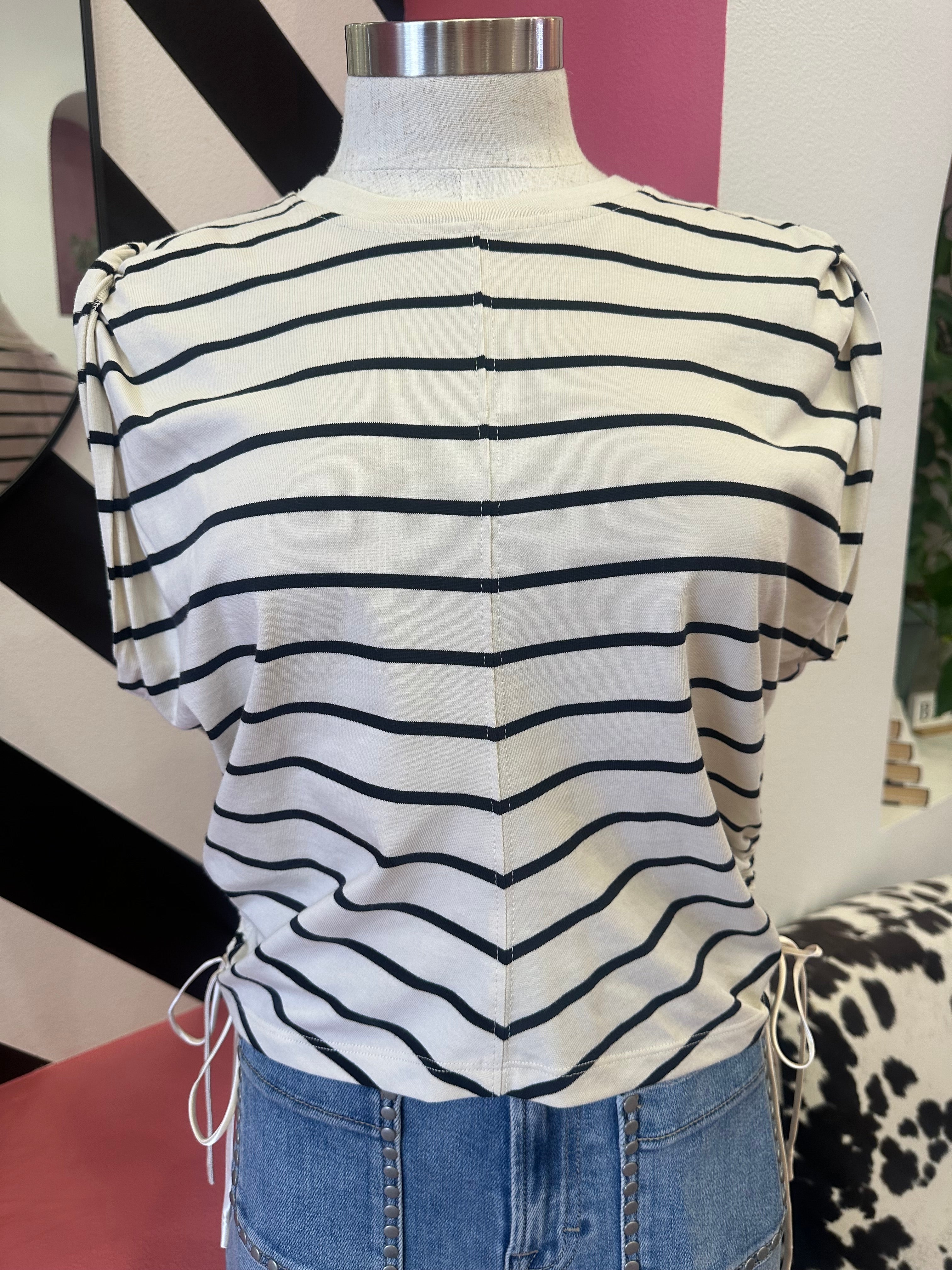 HABITUAL SLEEVELESS CINCHED WAIST TEE--ECRU/BLACK