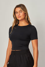 SEAMLESS CREWNECK CROP TOP--BLACK