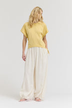 SIDE SCRUNCH TEE--DAFFODIL