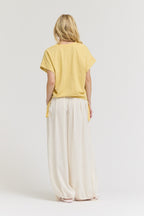 SIDE SCRUNCH TEE--DAFFODIL
