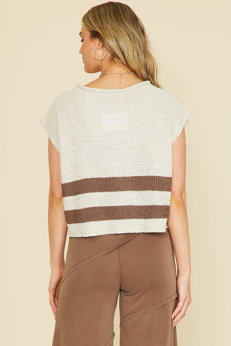 STRIPED SLEEVELESS SWEATER--BROWN