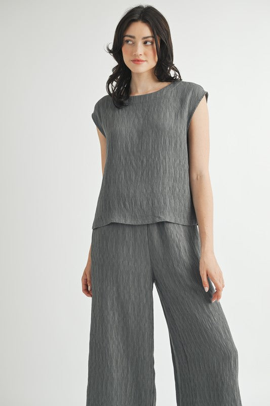 CRINKLE SLEEVELESS TOP--GREY