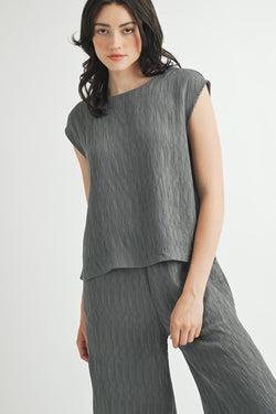 CRINKLE SLEEVELESS TOP--GREY