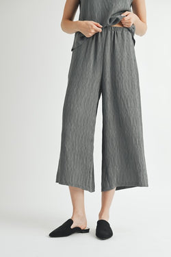 CRINKLE WIDE CROP LEG PANTS--GREY