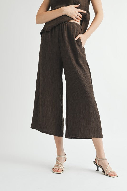 CRINKLE WIDE CROP LEG PANTS--BROWN