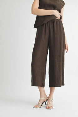 CRINKLE WIDE CROP LEG PANTS--BROWN