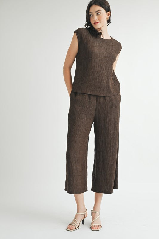 CRINKLE WIDE CROP LEG PANTS--BROWN