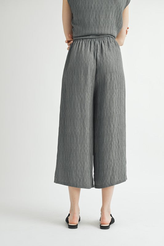 CRINKLE WIDE CROP LEG PANTS--GREY