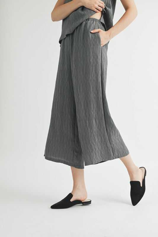 CRINKLE WIDE CROP LEG PANTS--GREY