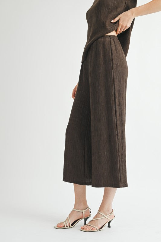 CRINKLE WIDE CROP LEG PANTS--BROWN