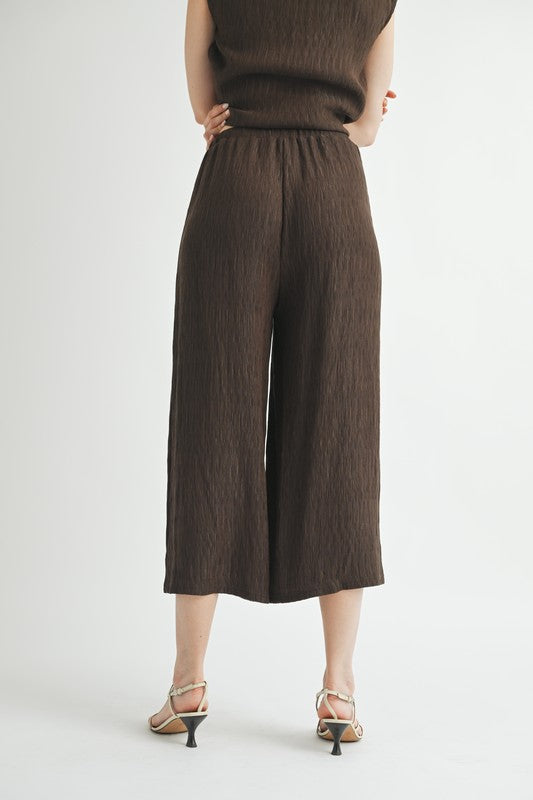 CRINKLE WIDE CROP LEG PANTS--BROWN