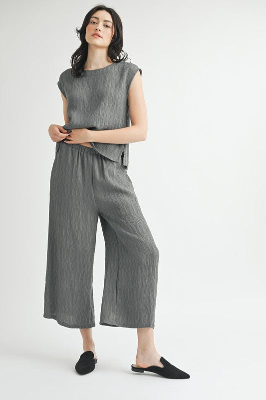 CRINKLE WIDE CROP LEG PANTS--GREY