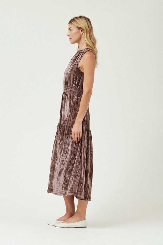 EVERY MOMENT COUNTS SLEEVELESS VELVET MIDI DRESS--BARK