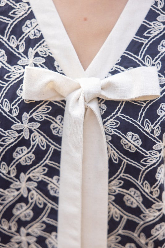 EMBROIDERED RUFFLE SLEEVE RIBBON DRESS--NAVY