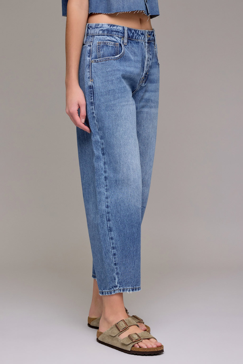 HIDDEN SAMMIE CROP BARREL JEANS--MEDIUM WASH