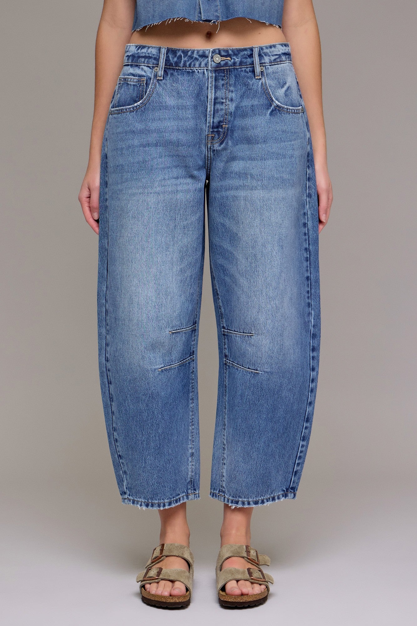 HIDDEN SAMMIE CROP BARREL JEANS--MEDIUM WASH