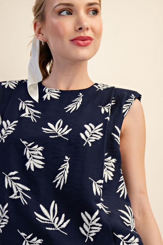 LEAF PATTERNED ROUND NECK TOP--NAVY