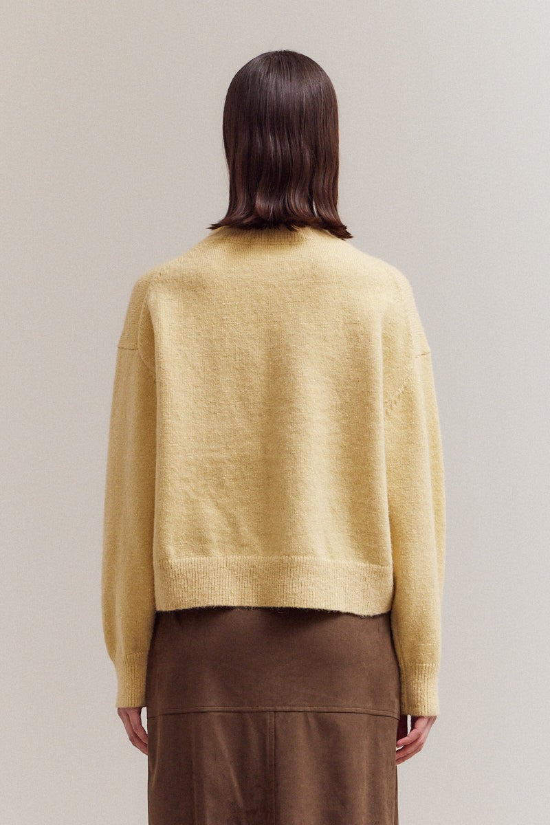 HONEY BUTTER SEAM NECK SWEATER
