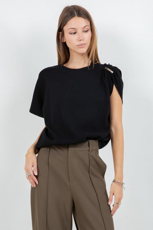 ONE SLEEVE ACCENT METAL RING KNITTED SWEATER--BLACK