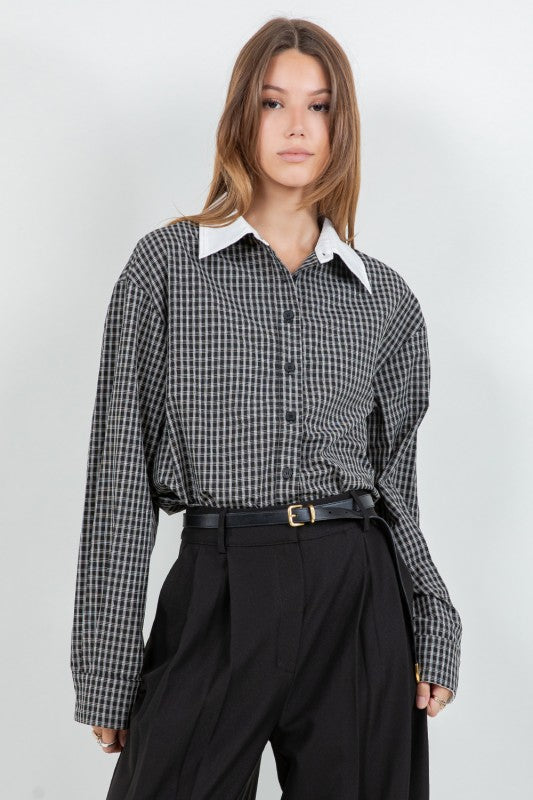 WOVEN PLAID BUTTON DOWN TOP WITH CONTRAST COLLAR--BLACK/WHITE