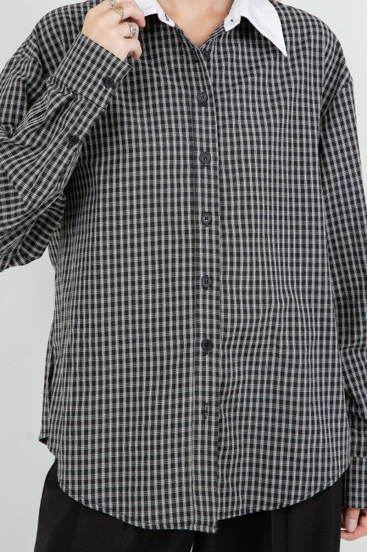 WOVEN PLAID BUTTON DOWN TOP WITH CONTRAST COLLAR--BLACK/WHITE