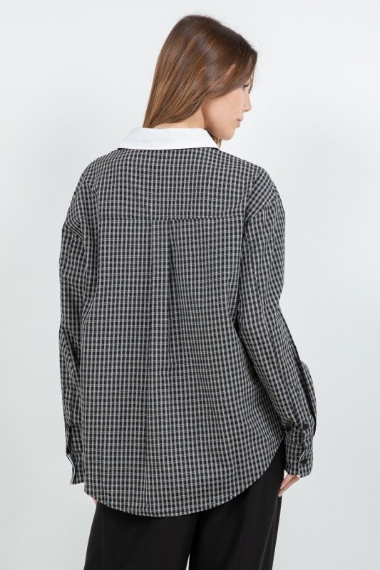 WOVEN PLAID BUTTON DOWN TOP WITH CONTRAST COLLAR--BLACK/WHITE