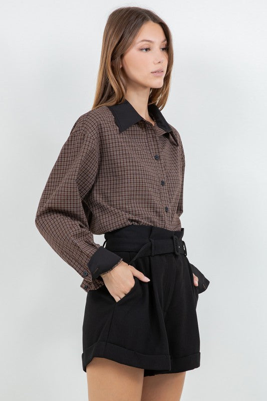 WOVEN PLAID BUTTON DOWN TOP WITH CONTRAST COLLAR--BROWN/BLACK
