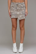 HIDDEN LOW RISE CAMO MINI SKIRT
