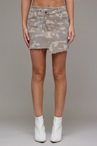 HIDDEN LOW RISE CAMO MINI SKIRT