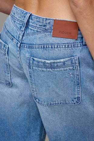 HIDDEN CLASSIC BARREL JORTS--MEDIUM WASH