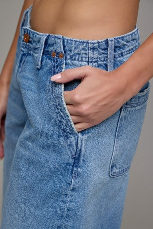 HIDDEN CLASSIC BARREL JORTS--MEDIUM WASH