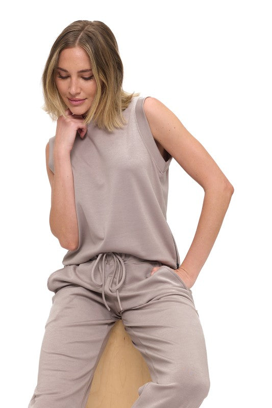 SCUBA ZIPPER DETAIL SLEEVELESS TOP--TAUPE