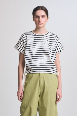 STRIPED SIDE SCRUNCH TEE--BLACK/CREAM