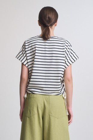 STRIPED SIDE SCRUNCH TEE--BLACK/CREAM
