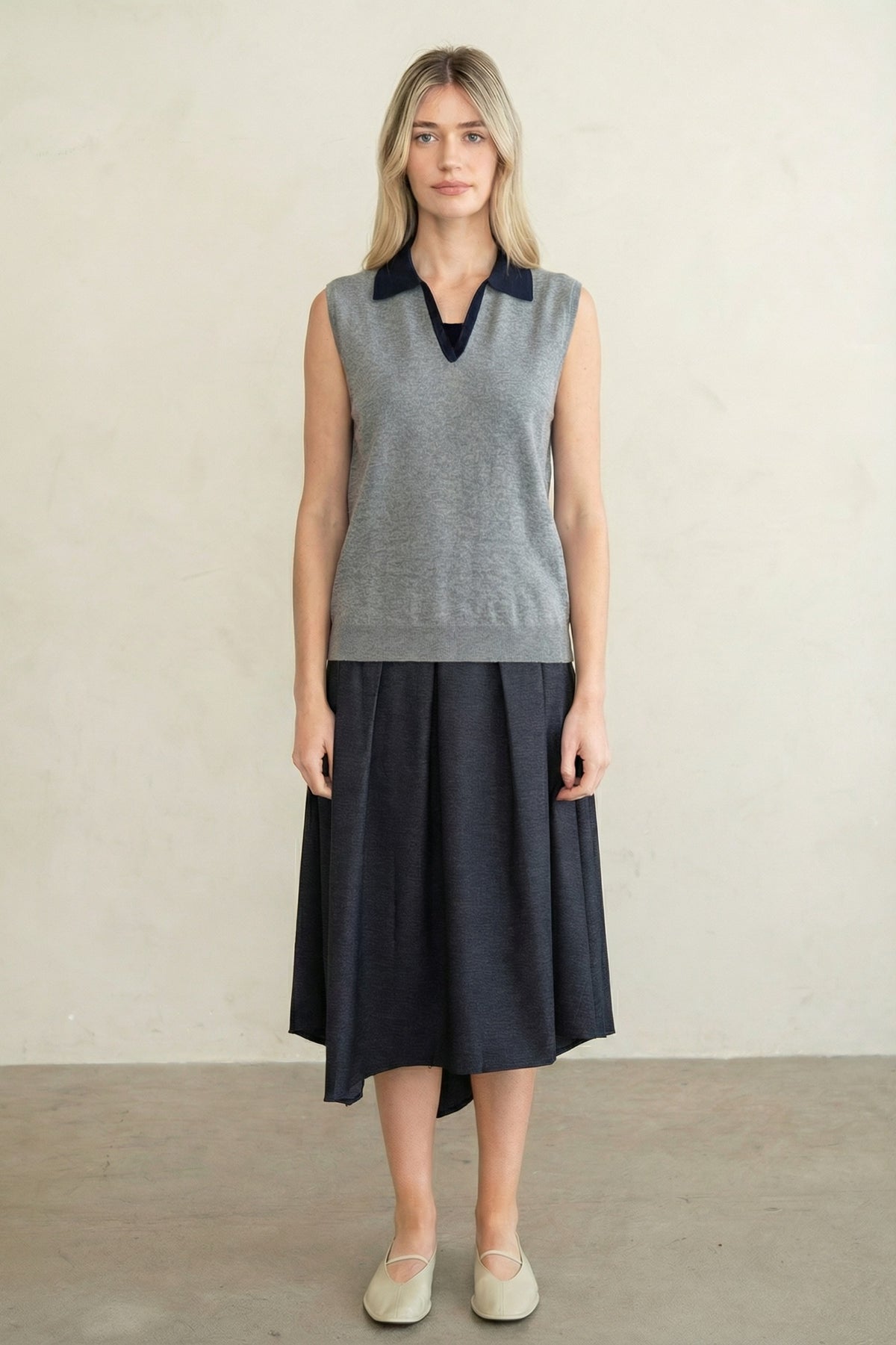 SLEEVELESS COLLARED V-NECK KNIT VEST--GREY