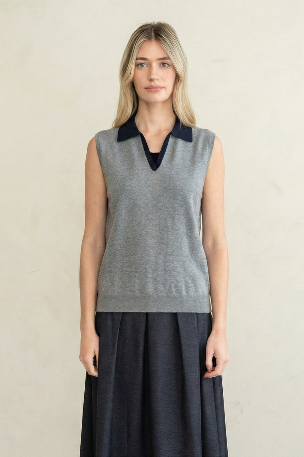 SLEEVELESS COLLARED V-NECK KNIT VEST--GREY