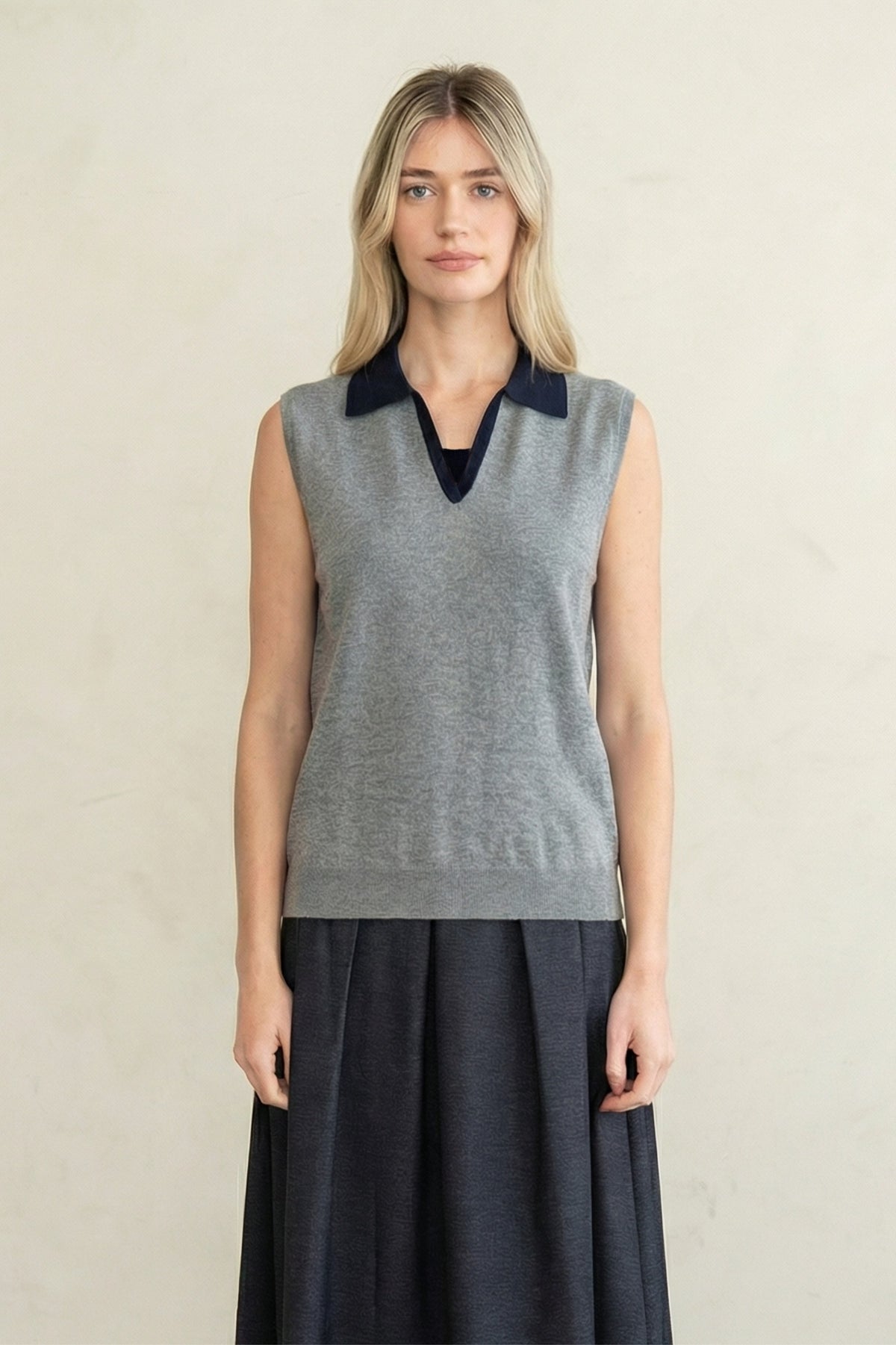 SLEEVELESS COLLARED V-NECK KNIT VEST--GREY