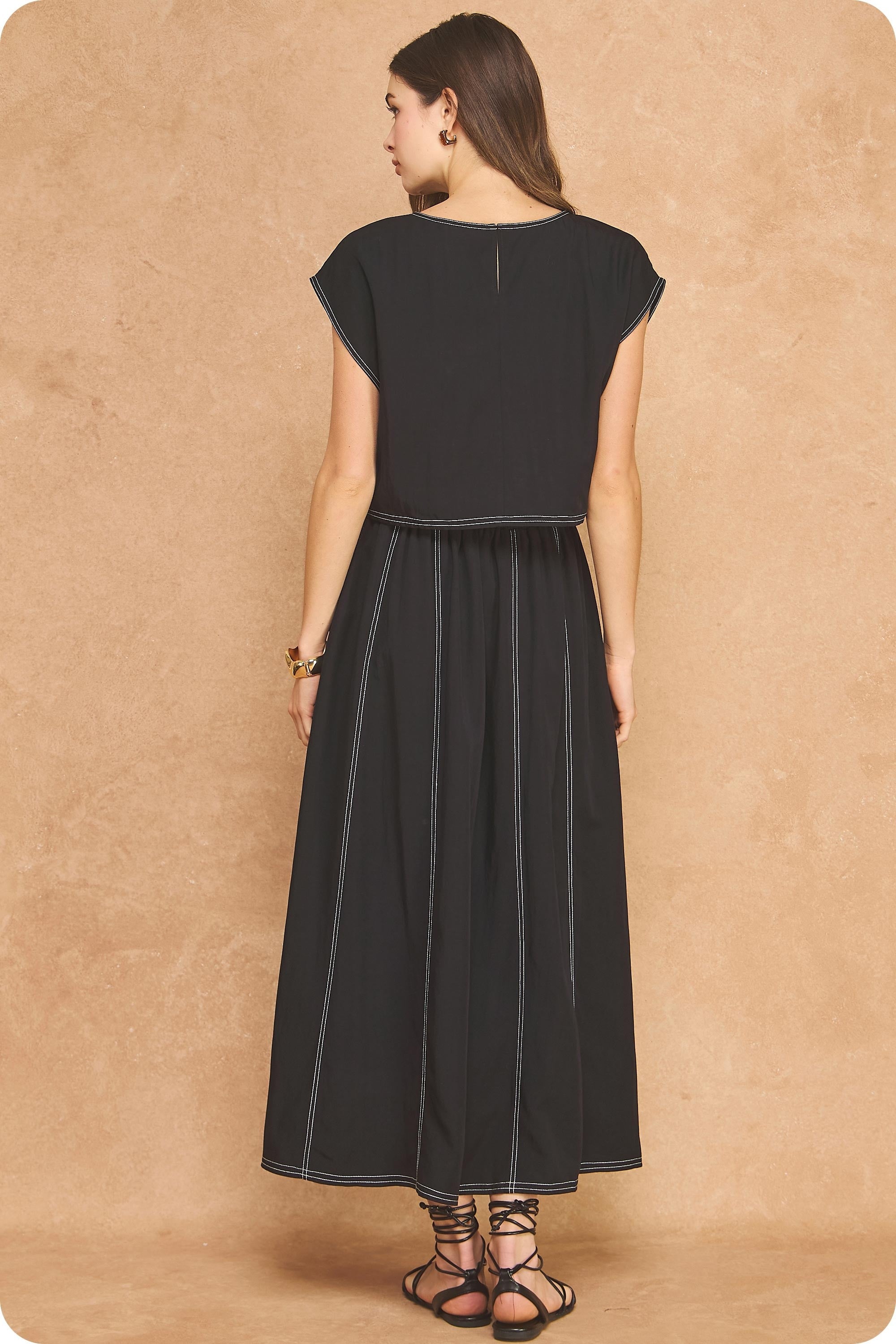 TOP STITCH SLEEVELESS TOP--BLACK