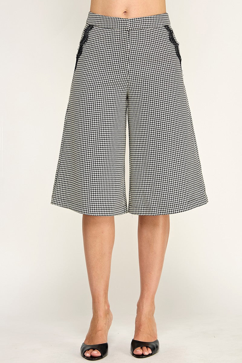 LACE DETAIL GAUCHO PANTS--BLACK MULTI
