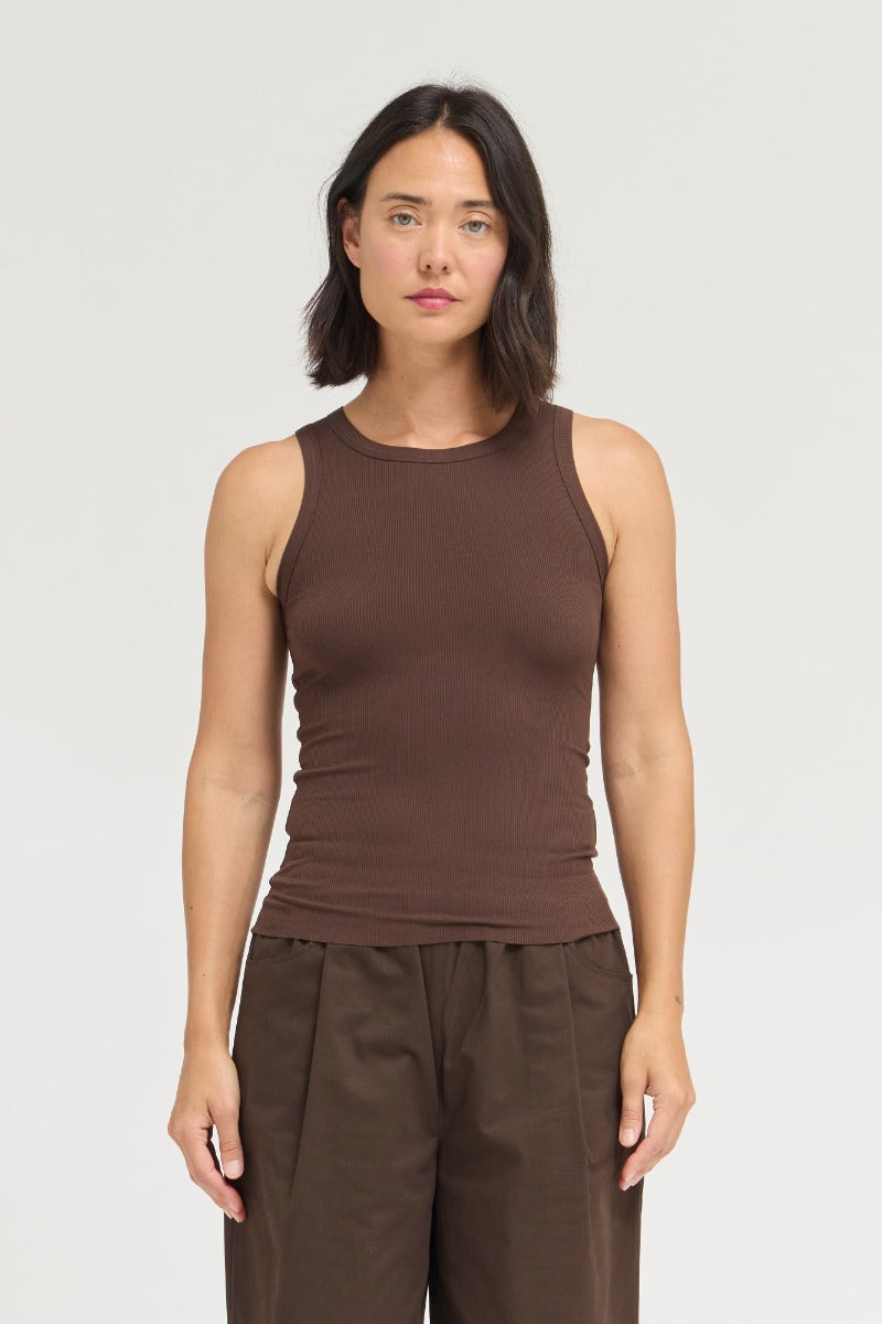 BINDING RIBBED TANK TOP--CHOCOLATE