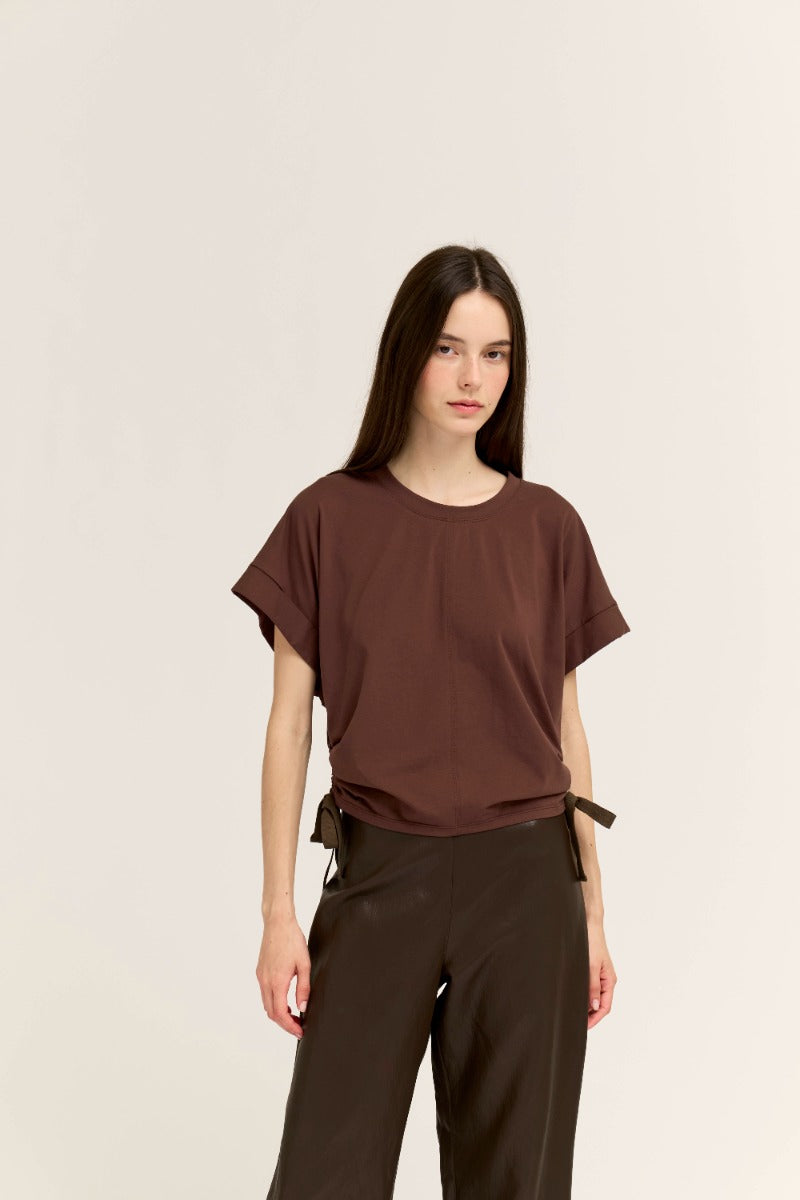 SCRUNCH SIDE TEE--ESPRESSO