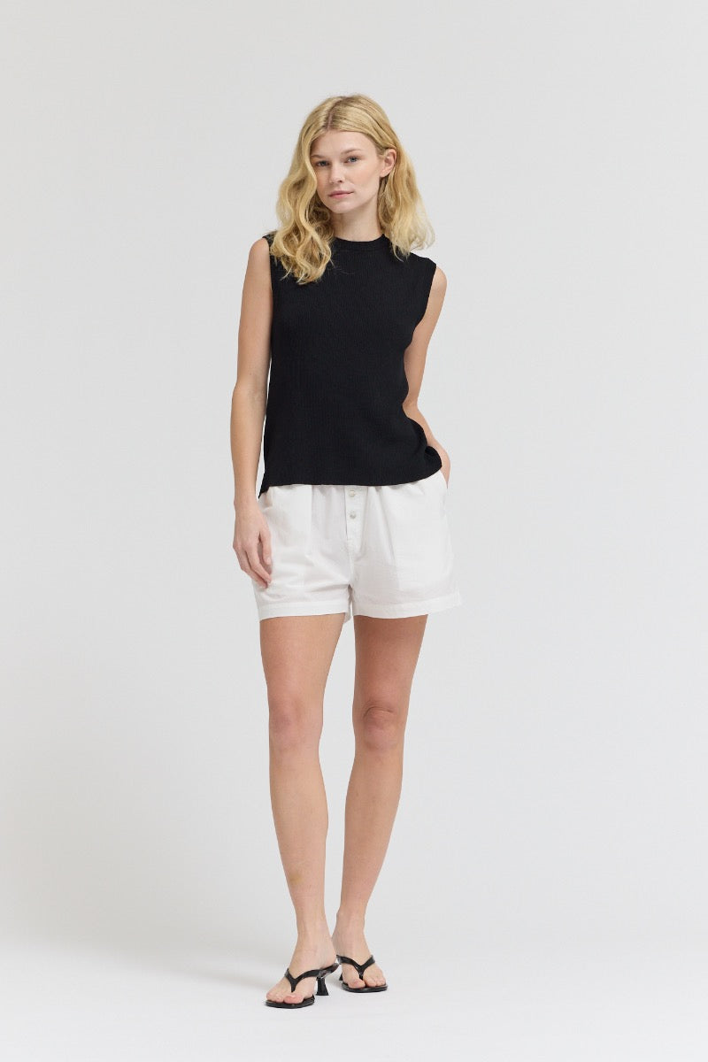 BACK SLIT SLEEVELESS TANK TOP--BLACK