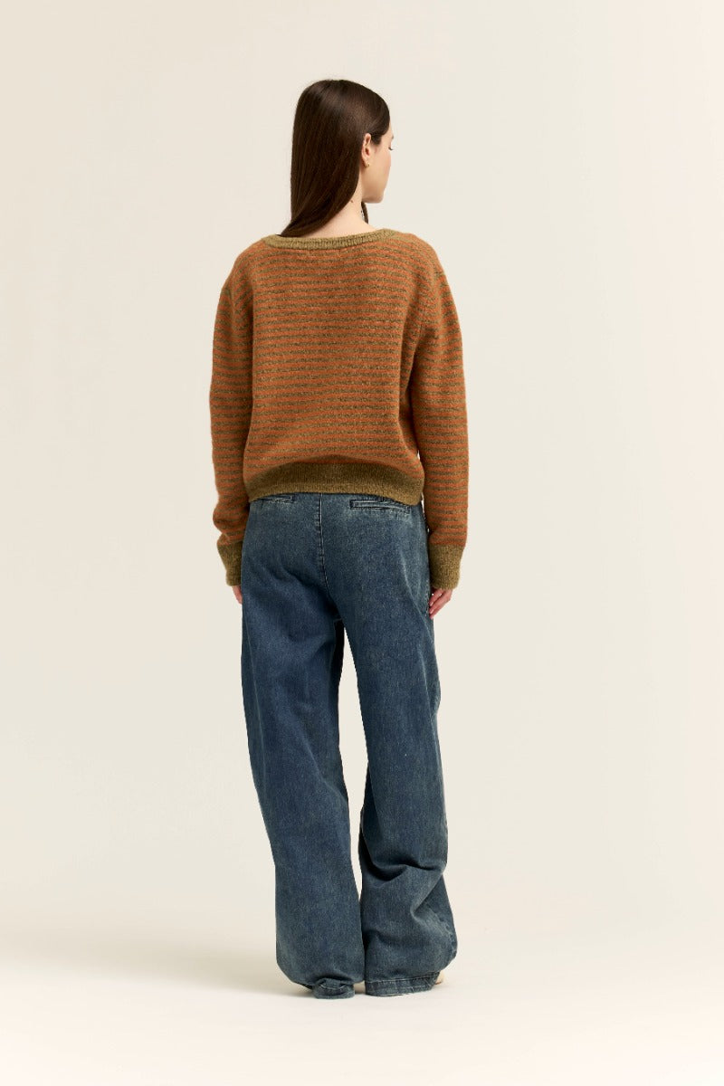 CAMEL STRIPED V-NECK SWEATER