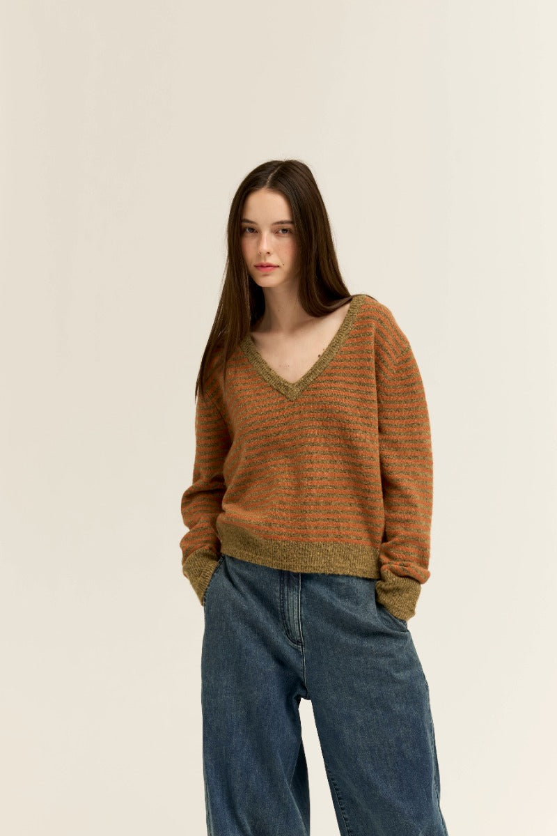 CAMEL STRIPED V-NECK SWEATER