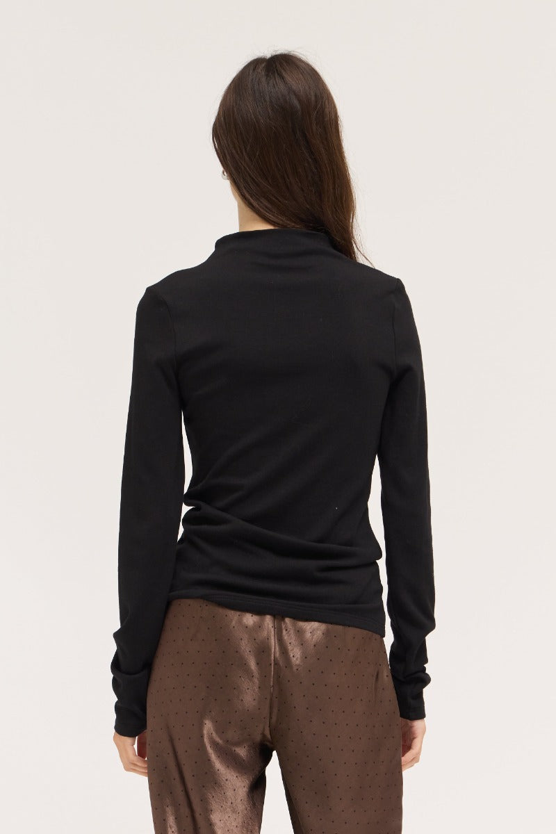 THICK MOCK NECK TEE--BLACK
