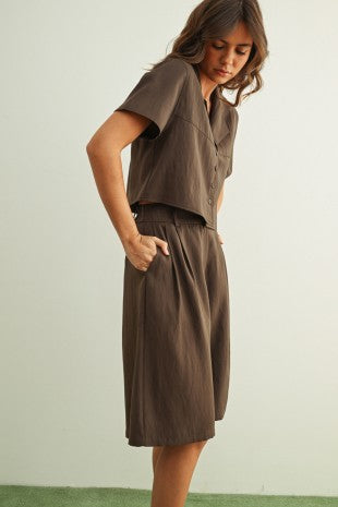 KNEE LENGTH TROUSER--BROWN